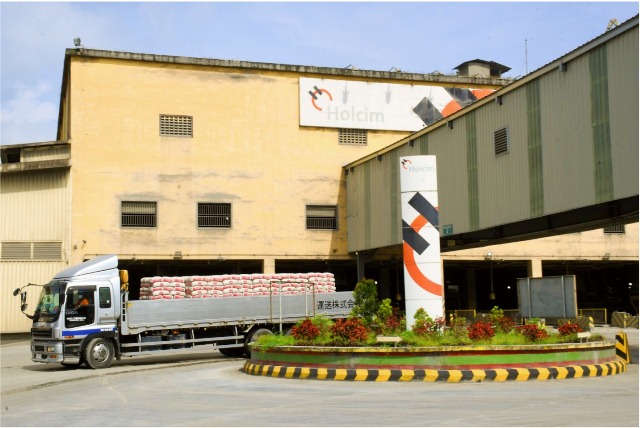 Holcim Bulacan secures DPWH accreditation for material testing