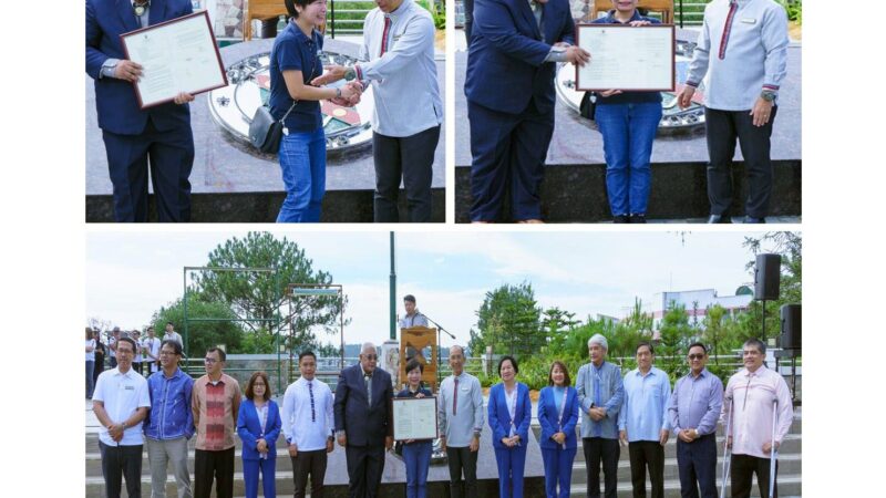 OUTSTANDING WEEKLY JOURNALIST AWARD