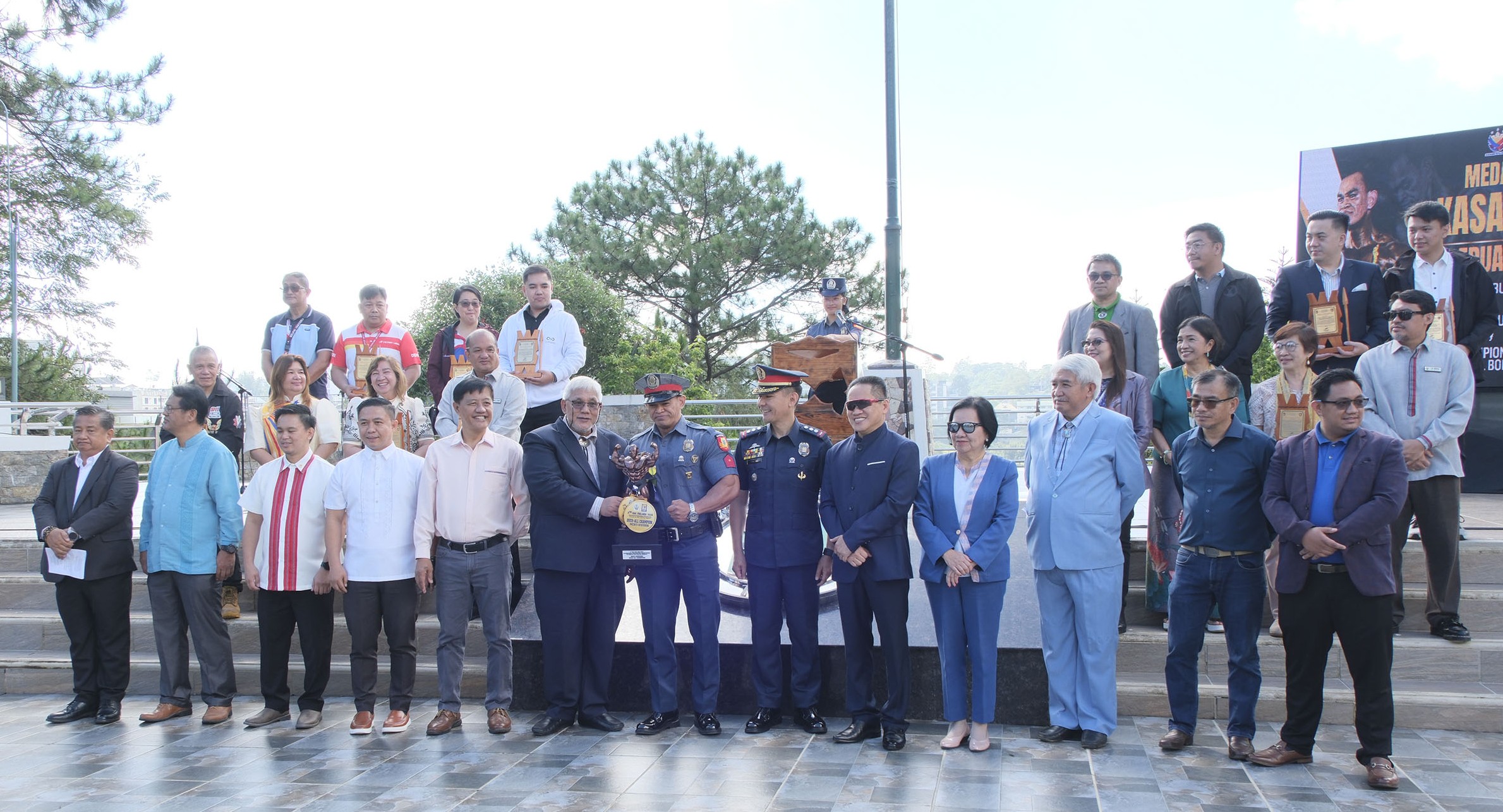 BCPO AWARDS PLAQUE TO PERSONNEL