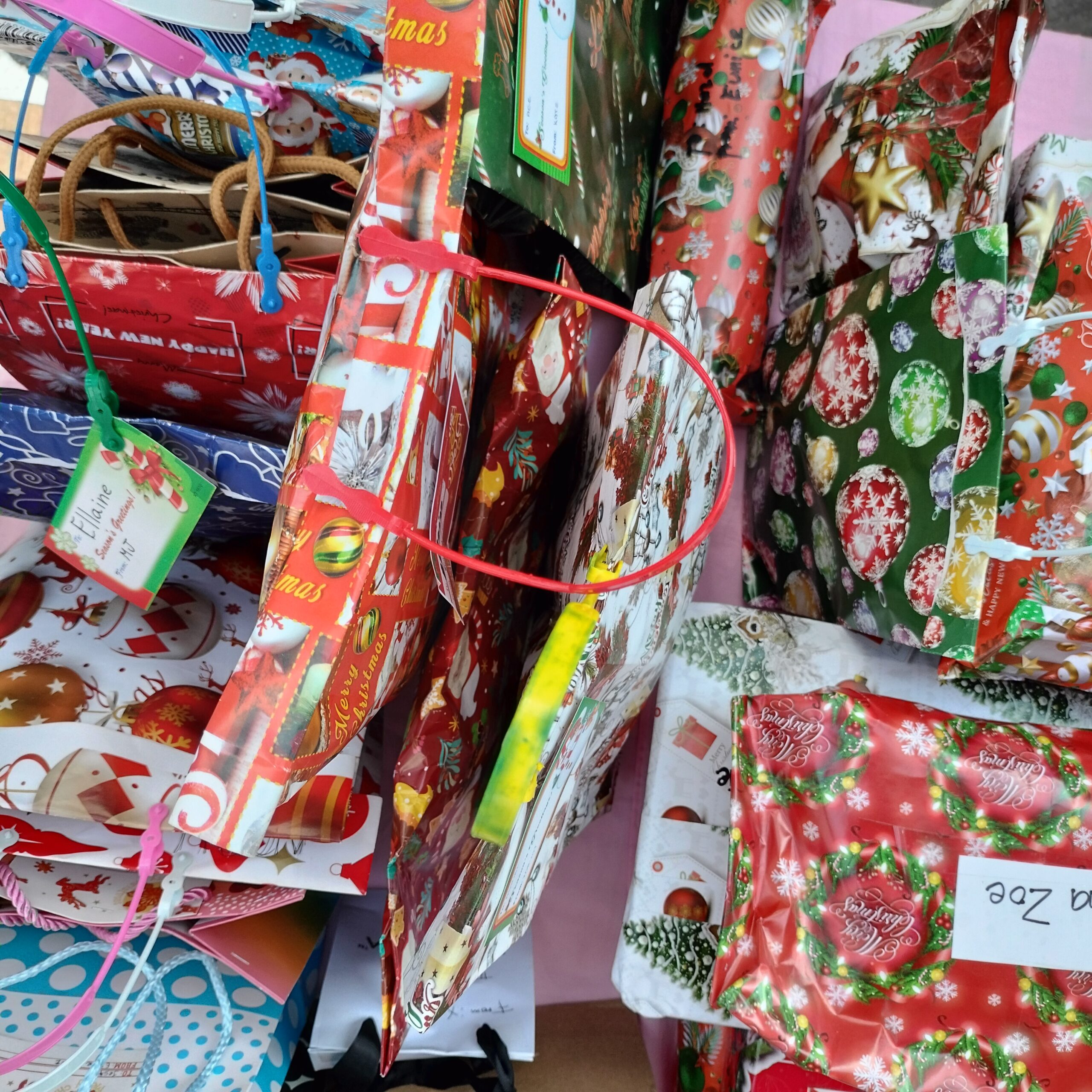 EcoWaste Coalition Urges the People to Save Gift Packaging and Cut on ‘Holitrash’