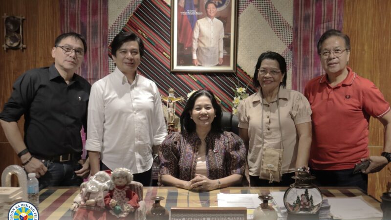 Mula sa Komisyon sa Wikang Filipino