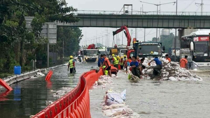 Working together, NLEX and the MMDA are actively addressing flood problems on the country’s main northern highway
