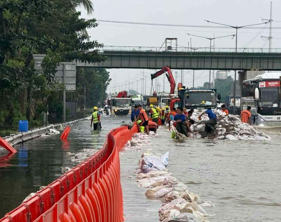 Working together, NLEX and the MMDA are actively addressing flood problems on the country’s main northern highway
